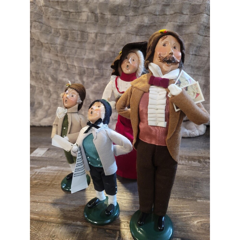 Set of Four Byers Choice Ltd The Carolers Family Figurines 1994/95